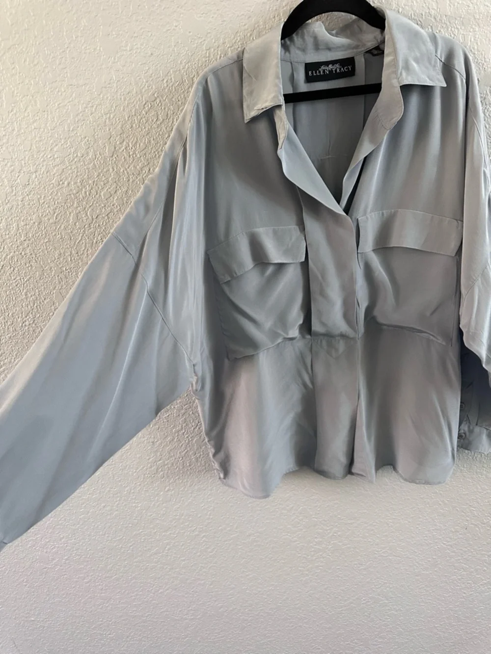Ellen Tracy 100% Silk Blouse Size 14 Gray Button Front Pocket Top - Picture 7 of 9
